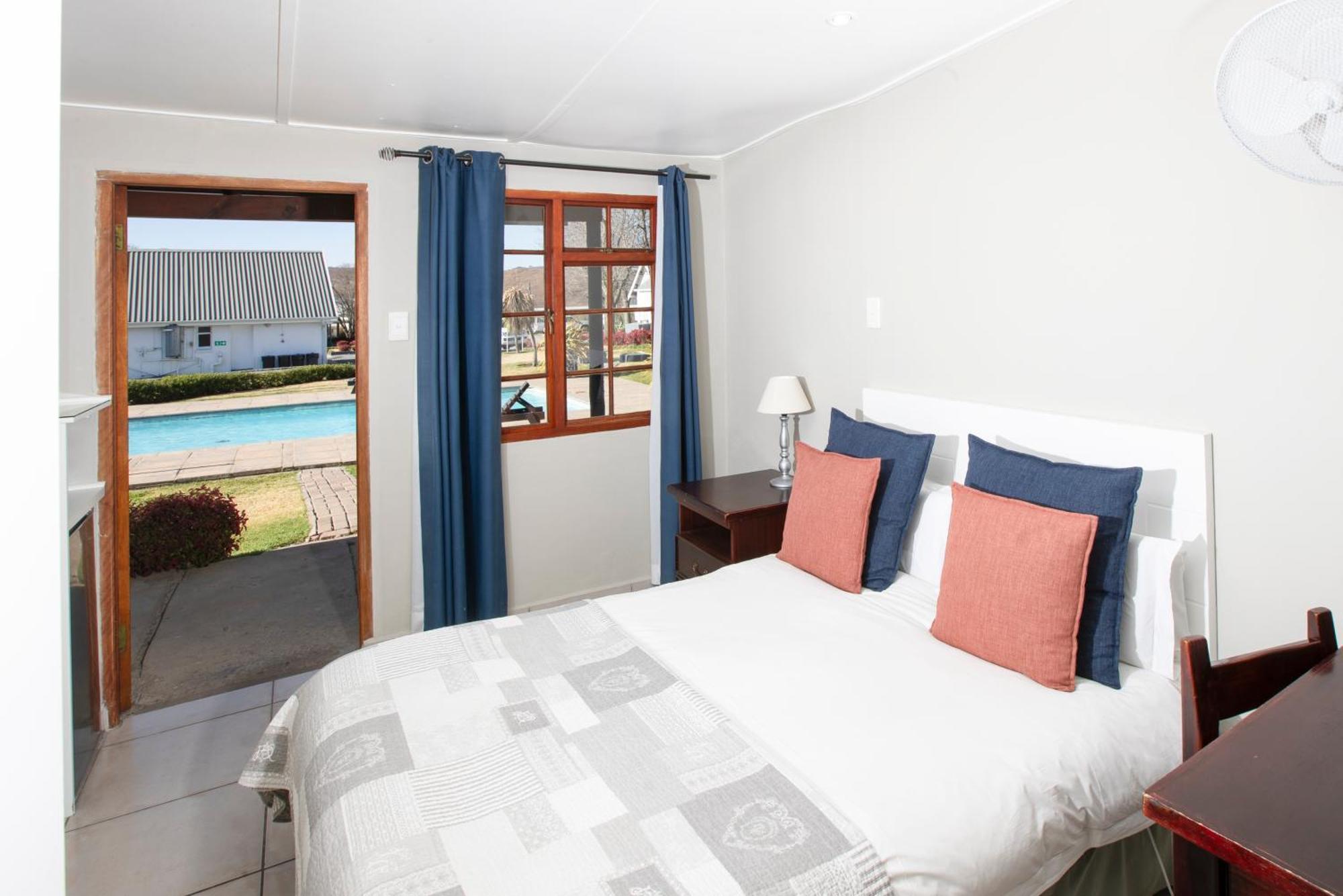 Mount Currie Inn كوكستاد المظهر الخارجي الصورة