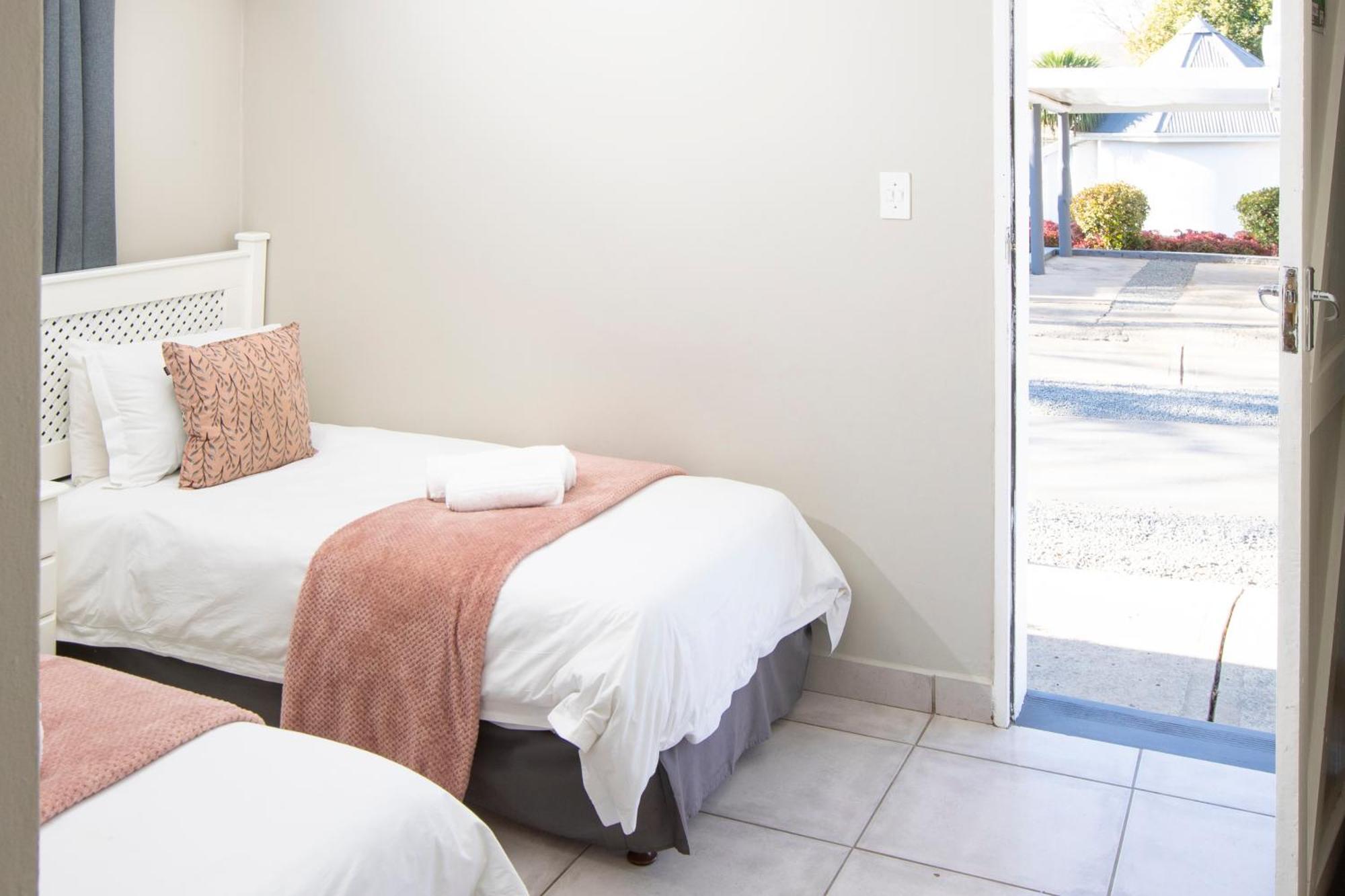 Mount Currie Inn كوكستاد المظهر الخارجي الصورة