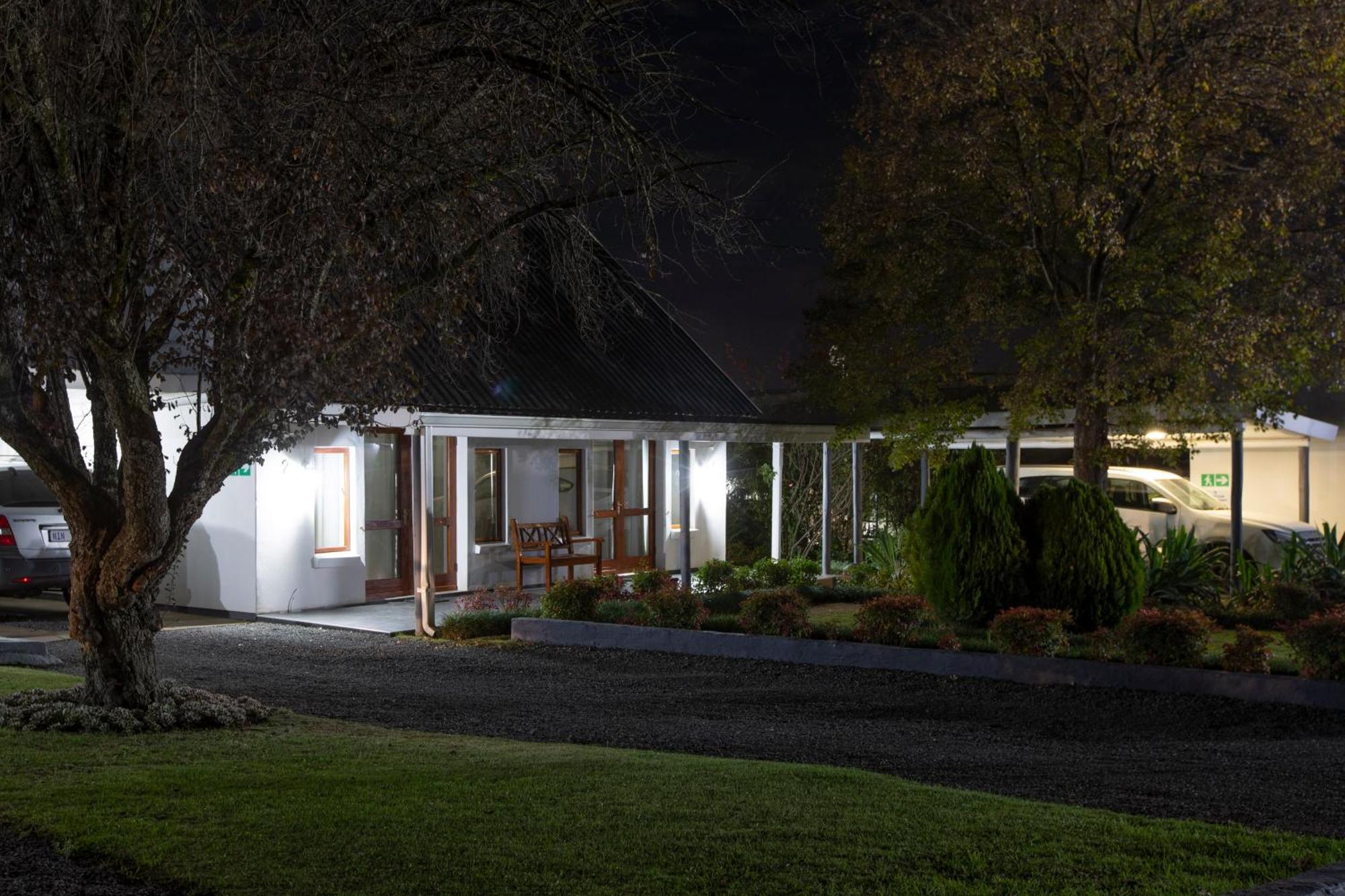 Mount Currie Inn كوكستاد المظهر الخارجي الصورة